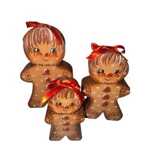 Adorable Vintage Kitschy Christmas Wooden Gingerbread Family